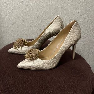 Michael Kors Lolita pump, metallic embossed leather, new never worn!NEGOTIABLE